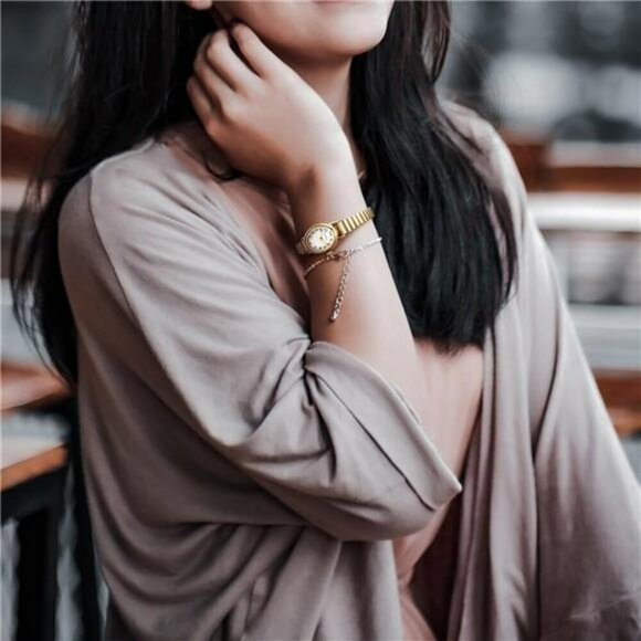 Petite Womens Easy Reader Watch Analog Quartz Stretch Band Water Resistant - Picture 5 of 7